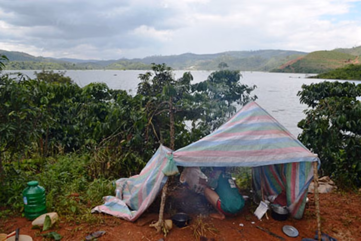 Nhiều tài sản bị nhấn chìm trong nước