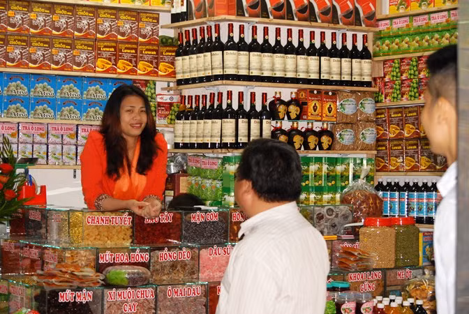 Tiểu thương náo nức vào khu chợ mới