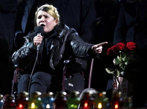 Cựu Thủ tướng Tymoshenko phát biểu trước đám đông sau khi được trả tự do.