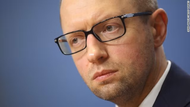  4. Arseniy Yatsenyuk Kể từ 12/2012, Arseniy Yatsenyuk đã dẫn dắt Batkivshchyna, đảng đối lập của cựu Thủ tướng Tymoshenko. Ông có nhiều kinh nghiệm làm việc trong các cơ quan chính phủ, điển hình Arseniy từng đảm nhiệm chức Chủ tịch Quốc hội Ukraine từ 2007-2008.