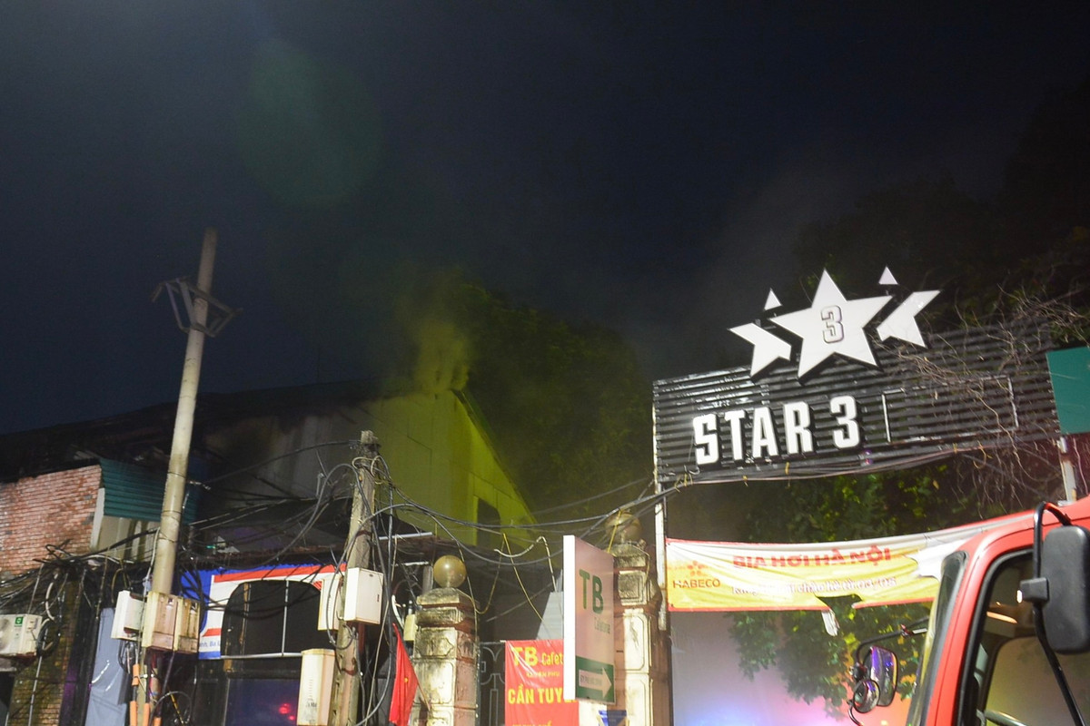 Đến khoảng 22h20 cùng ngày, lực lượng chức năng đã cơ bản khống chế được ngọn lửa và tiếp tục phun nước để dập tàn, đề phòng lửa bùng phát trở lại. Nguyên nhân vụ cháy đang được cơ quan chức năng điều tra làm rõ.