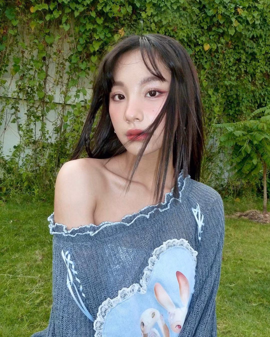 Chiều cao khiêm tốn 1,57 m nhưng có gương mặt xinh xắn, thân hình nhỏ nhắn, Thu Hà vẫn cân được nhiều phong cách khác nhau, từ gợi cảm đến cá tính, kẹo ngọt.