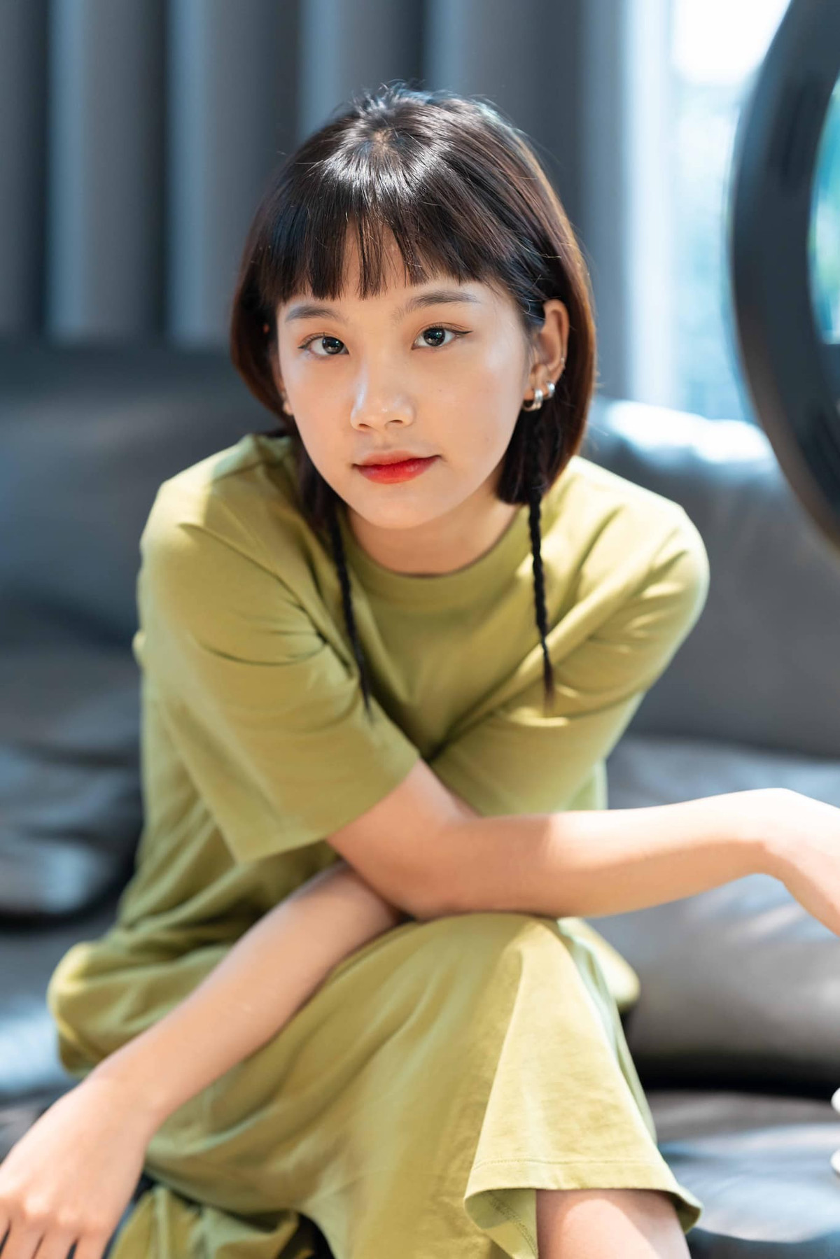 Xuất thân là mẫu ảnh lookbook, Thu Hà Ceri chuyển hướng sang diễn xuất khi đóng MV, phim truyền hình, điện ảnh. Cô từng xuất hiện trong MV của Thiều Bảo Trâm, Hoàng Dũng, đóng các vai phụ trong Thương ngày nắng về, Món quà của cha và đều gây được ấn tượng.