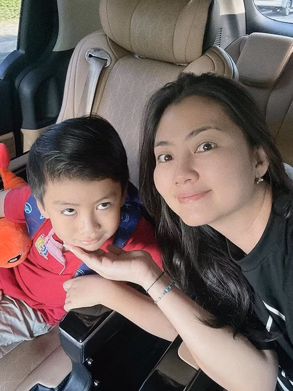 Cô là mẹ đơn thân sau khi ly hôn diễn viên Thanh Bình. Nói về tình duyên của Ngọc Lan, fan của cô tiếc nuối. Tài sắc như vậy nhưng nữ diễn viên tuổi Sửu đã 3 lần suýt cưới rồi lại tan vỡ trong bi kịch. Cưới được một người chồng hiểu mình nhưng cuối cùng họ vẫn chia tay.