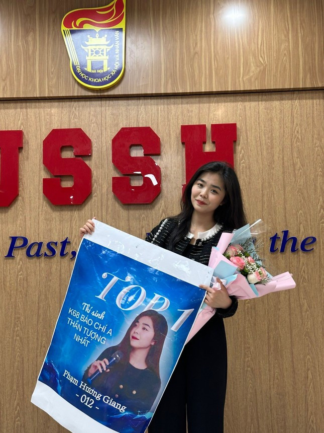 Nu sinh Bao chi gianh giai Quy quan cuoc thi Mic vang 2024-Hinh-6