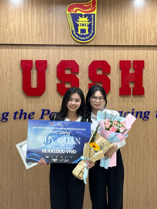 Nu sinh Bao chi gianh giai Quy quan cuoc thi Mic vang 2024-Hinh-4