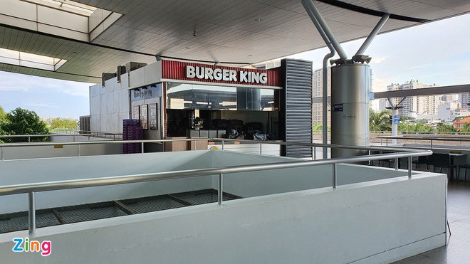 Chuoi cua hang mien thue Tan Son Nhat chat vat xoay xo