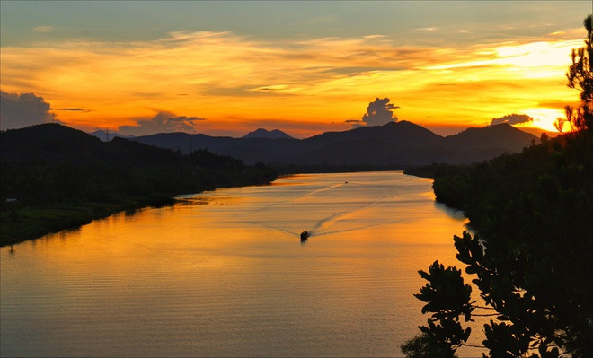 Vào tháng 12/1788, trước khi đem quân ra Bắc đại phá quân Thanh, vua Quang Trung làm lễ lên ngôi hoàng đế ở Núi Bân của tỉnh Thừa Thiên Huế ngày nay.