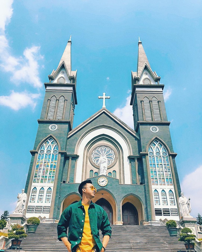 Đến TP Thủ Dầu Một, du khách có thể tìm hiểu, khám phá các địa điểm như chùa Bà Thiên Hậu, chùa Hội Khánh, nhà thờ chánh tòa Phú Cường, khu du lịch Đại Nam, làng nghề sơn mài Tương Bình Hiệp... Ảnh: Thiên.