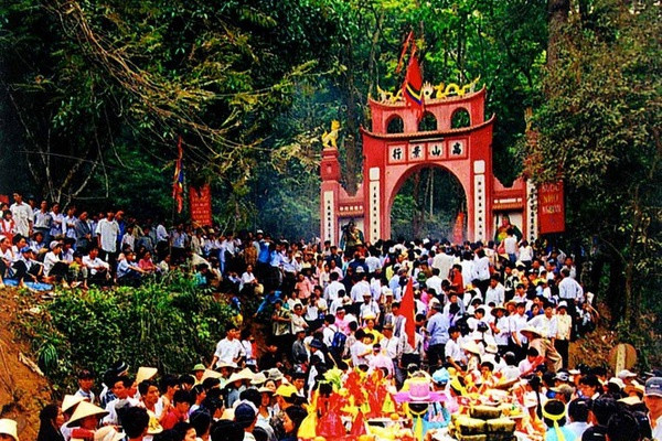 Các hoạt động tưởng nhớ nhân dịp Giỗ tổ Hùng Vương được tổ chức hàng năm vào mùng 10/3 Âm lịch tại Đền Hùng ở xã Hy Cương thành phố Việt Trì, tỉnh Phú Thọ và được người dân Việt Nam trên toàn thế giới kỷ niệm.