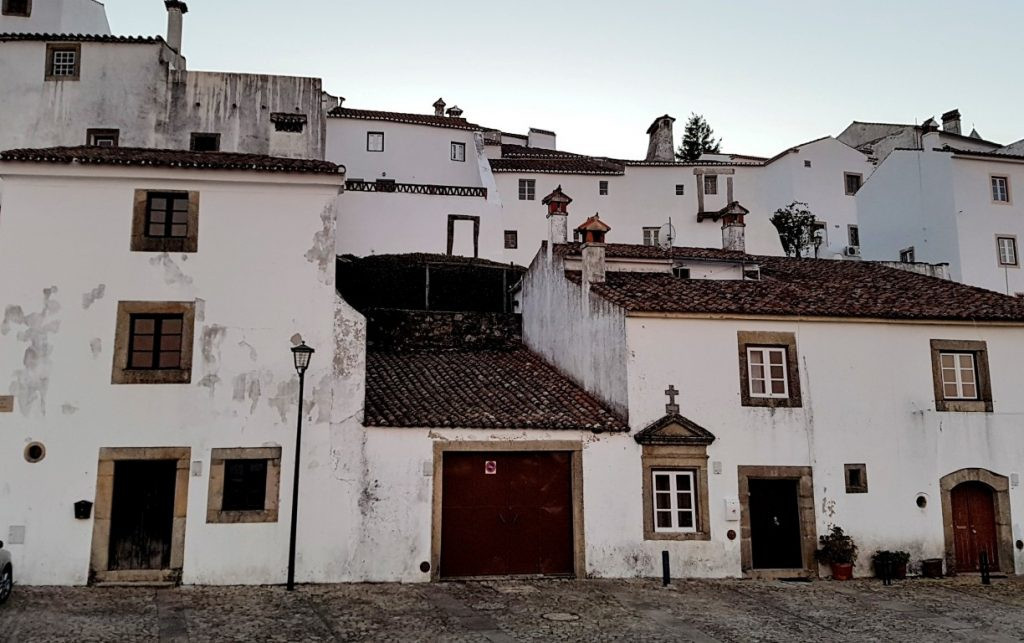 Ngôi làng là nơi tổ chức lễ hội âm nhạc cổ điển quốc tế thường niên dưới sự chỉ đạo nghệ thuật của nhạc trưởng người Đức Christoph Poppen hay liên hoan phim quốc tế Periferias tháng 8 hàng năm.