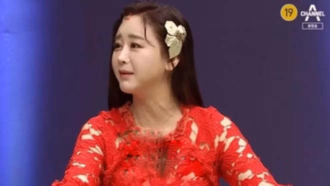 Khán giả ngượng chín mặt khi HH Hàn Quốc vô tư kể chuyện amp;#34;chăn gốiamp;#34; với chồng kém 18 tuổi - 1