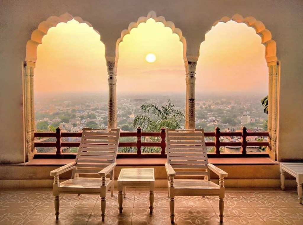 Ngày mới hoạt động, khách sạn chỉ có 15 phòng ở được. Đến nay, khách sạn mở rộng với 77 phòng suite trải dài trên sườn núi. Ảnh: saurabh_vitalkar.