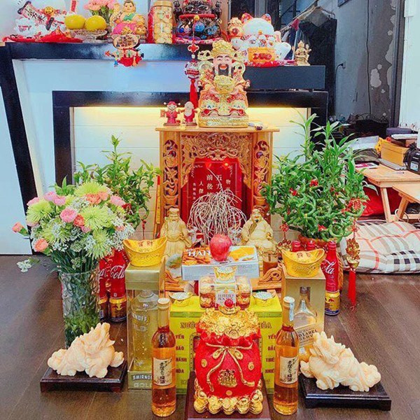 Tai sao phai thap nhang 100 ngay sau khi dat ban tho Than Tai?