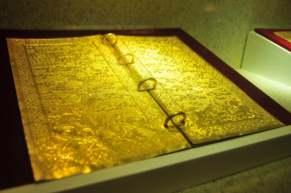 Bài thơ Đế hệ thi chỉ gói gọn trong 20 chữ, 4 câu, mỗi câu 5 chữ. Vua Minh Mạng mong muốn sau mình, vương triều Nguyễn sẽ truyền nối tới 20 đời vua, kéo dài 500 năm. Dù vậy, bài thơ chỉ được áp dụng đến đời thứ 5, tức mới chỉ hết nội dung của câu thơ đầu tiên triều Nguyễn đã chính thức sụp đổ. Ảnh: Báo Đảng Cộng sản.