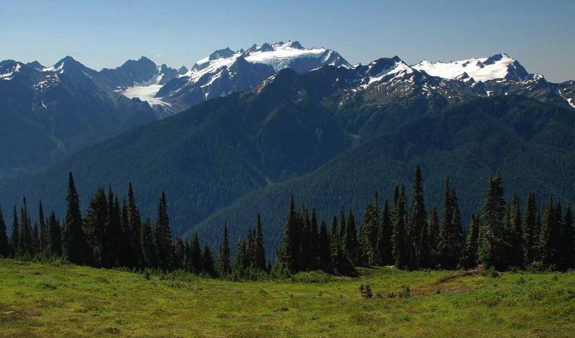  Có độ đa dạng sinh học độc đáo: Olympus có khoảng 52 đỉnh và một số hẻm núi sâu, được biết đến với độ đa dạng sinh học đặc biệt. Toàn bộ khu vực Olympus nằm trong khoảng 500 km2, với một khu vực hình tròn chu vi 80 km. Ảnh: Discover Greece.