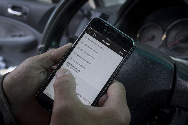 Treo dien thoai len cay de lua Amazon-Hinh-2