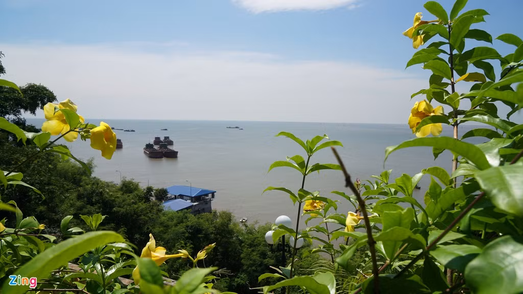 Từ vị trí của biệt thự nhìn ra biển Đồ Sơn. Mới đây, UBND TP Hải Phòng đã ban hành quyết định về việc công nhận Biệt thự Bảo Đại là điểm du lịch. Lãnh đạo TP giao Công ty Cổ phần Du lịch Đồ Sơn có trách nhiệm thực hiện việc tổ chức quản lý, khai thác, duy trì các điều kiện, phát triển điểm du lịch theo quy định.