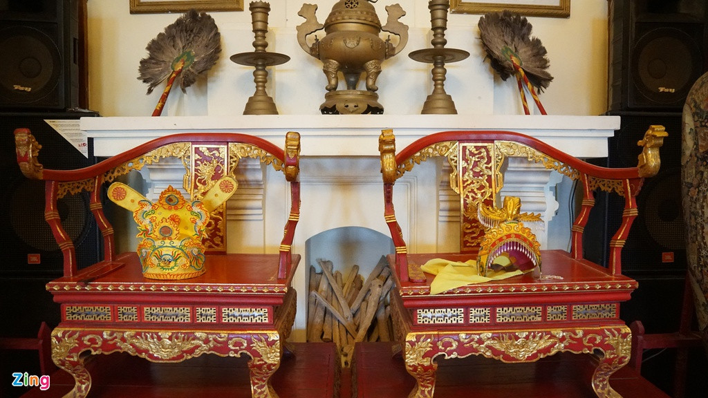 Ngày nay, du khách có thể thuê những bộ trang phục của Vua và Hoàng hậu để ngồi lên vị trí ngai vàng chụp hình lưu niệm.
