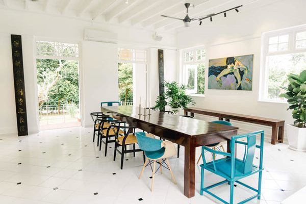 2 sao nu lay chong Tay don ve biet thu trieu do-Hinh-4