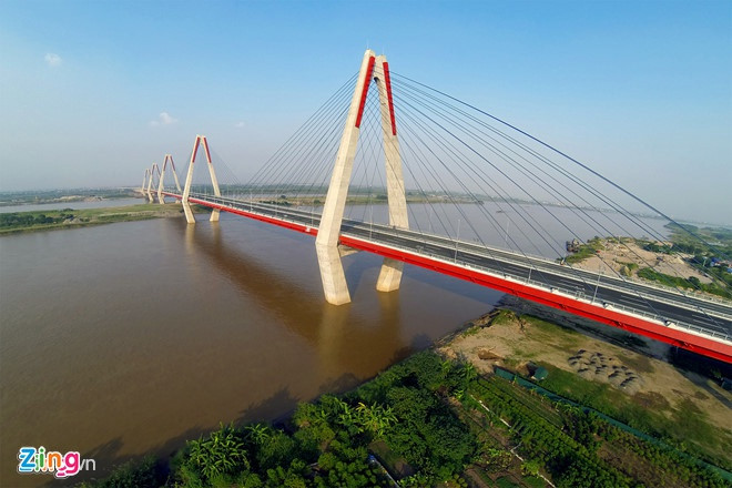 Sách "Lịch sử cổ đại Việt Nam" chép rằng sông Hồng quan trọng bậc nhất của nước ta trong chiều dài lịch sử. Dòng sông này chính là nơi phát tích của nền văn minh sông Hồng với những nền văn hóa nổi tiếng như Phùng Nguyên, Đông Sơn, Hòa Bình, Đồng Đậu, Gò Mun.