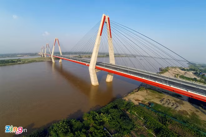 Sách "Lịch sử cổ đại Việt Nam" chép rằng sông Hồng quan trọng bậc nhất của nước ta trong chiều dài lịch sử. Dòng sông này chính là nơi phát tích của nền văn minh sông Hồng với những nền văn hóa nổi tiếng như Phùng Nguyên, Đông Sơn, Hòa Bình, Đồng Đậu, Gò Mun.