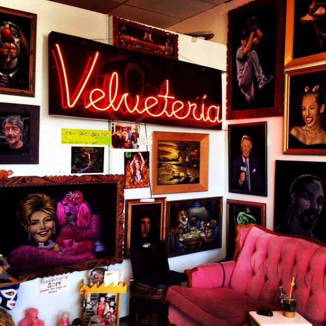  10. Bảo tàng Velveteria, Los Angeles, Mỹ: Bảo tàng Velveteria trưng bày đủ thứ có liên quan tới vải nhung. Hơn 400 tác phẩm nghệ thuật ở đây rất đặc biệt, từ các sinh vật huyền bí tới chúa Jesus.