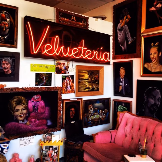  10. Bảo tàng Velveteria, Los Angeles, Mỹ: Bảo tàng Velveteria trưng bày đủ thứ có liên quan tới vải nhung. Hơn 400 tác phẩm nghệ thuật ở đây rất đặc biệt, từ các sinh vật huyền bí tới chúa Jesus.
