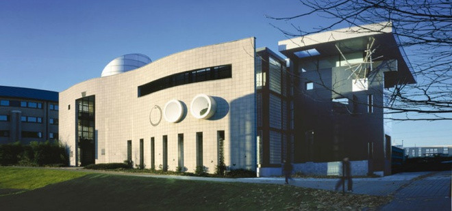  14. Bảo tàng Y học, Brussels, Bỉ: Đây là kho báu cho những ai có hứng thú với y học và dược phẩm. Nơi này đầy những hình sáp người ở nhiều trạng thái khác nhau, từ khỏe mạnh tới ốm yếu. Một bộ sưu tập đáng sợ ở đây là những bộ phận cơ thể người bị nhiễm bệnh lây qua đường tình dục.