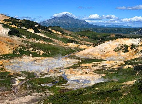 Theo các nhà khoa học, phần lớn xác động vật ở Thung lũng Chết không bị phân hủy. Nguyên nhân là bởi các loại khí độc bảo quản khỏi vi khuẩn phân hủy xác chết.