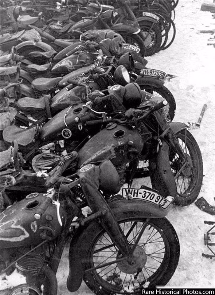 Những chiếc xe máy bị bắt giữ của quân Đức ở Stalingrad năm 1943.
