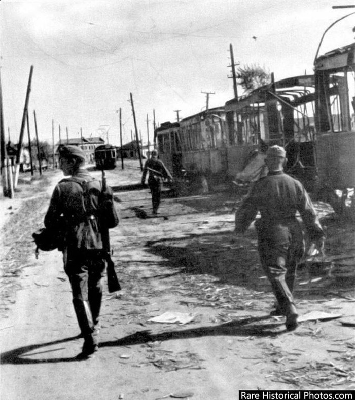 Trận chiến Stalingrad với ý nghĩa như một bước ngoặt của Thế chiến II đã kết thúc vào tháng 2/1943 khi Tướng Paulus cùng 90.000 quân Đức còn lại đầu hàng.