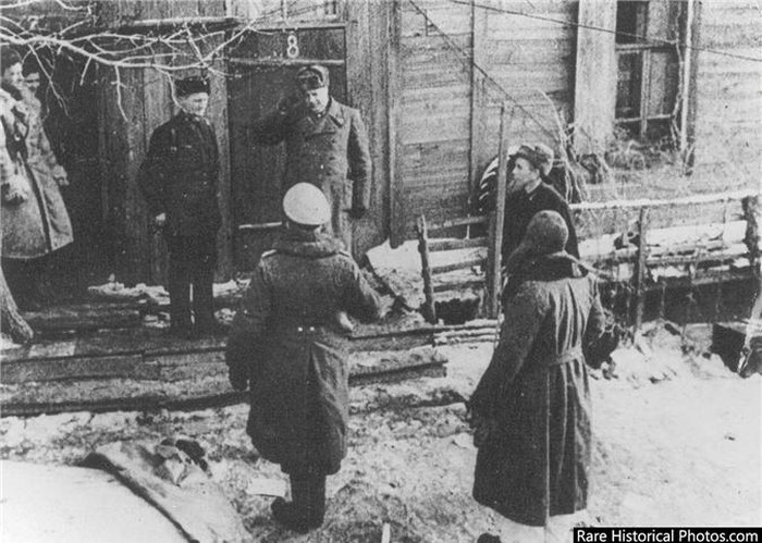 Tướng Đức Karl Strecker đầu hàng Liên Xô ngày 2/2/1943.