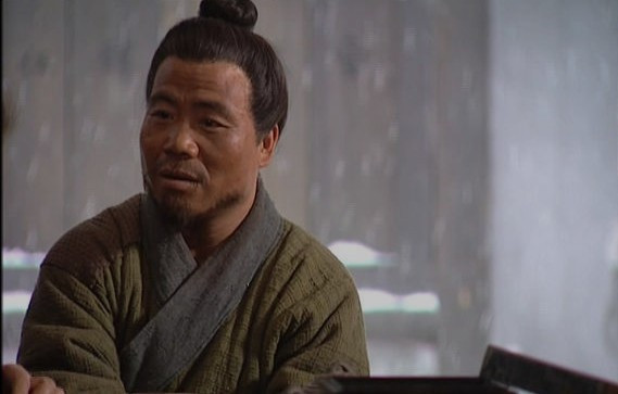 Võ Đại là anh trai ruột của Võ Tòng. Ông lùn và xấu xí, có cô vợ Phan Kim Liên rất ưa nhìn nhưng cũng rất phóng đãng. Ả này tư thông với Tây Môn Khánh qua sự mối lái của Vương bà. Nhờ có chú bé bán lê tên là Vận Kha báo tin, Võ Đại đã bắt bắt đôi gian phu dâm phụ tại nhà Vương bà. Nhưng do thể chất yếu đuối, ông bị Tây Môn Khánh đánh hộc máu. Lo sợ Võ Đại kêu Võ Tòng trả thù, Phan Kim Liên đem chuyện kể với tình nhân. Vương bà bèn bày mưu cho ả dùng tỳ sương (thuốc độc làm từ kim hợp chất mà sinh ra) trộn với thuốc đau bụng đầu độc chết Võ Đại.