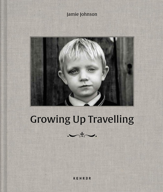 Đây chính là tiền đề cho Jamie Johnson ra mắt cuốn sách ảnh Growing up Travelling: The Inside World of Irish Traveller Children (tạm dịch: Trưởng thành trên những chuyến đi: Thế giới bên trong những đứa trẻ cộng đồng thiểu số Ireland). Sách do nhà xuất bản Kehrer ấn hành.