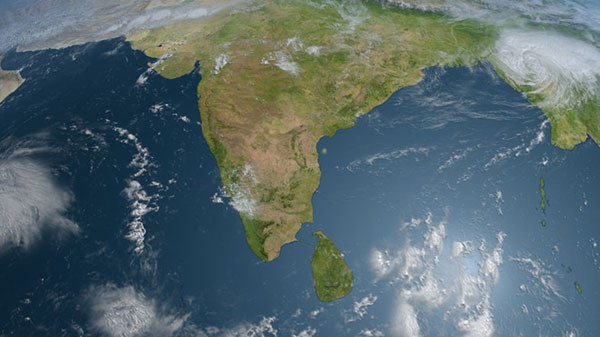 Sri Lanka là đảo quốc nằm ngoài khơi Ấn Độ Dương, phía đông nam tiểu lục địa Ấn Độ, diện tích khoảng 65.600 km2. Vì hình dáng lãnh thổ giống giọt nước nên Sri Lanka còn được gọi là "giọt nước mắt của Ấn Độ". Ảnh: World Atlas.