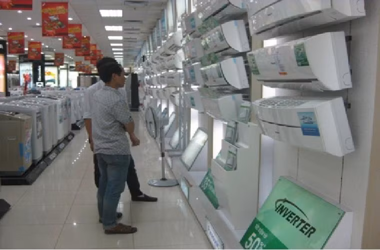 Tuy nhiên, bên cạnh lợi ích mà sản phẩm này mang lại, thì những yếu điểm của máy lạnh có thể xảy ra do bạn chọn và sử dụng máy không đúng cách, gây ảnh hưởng sức khỏe và tiền bạc.