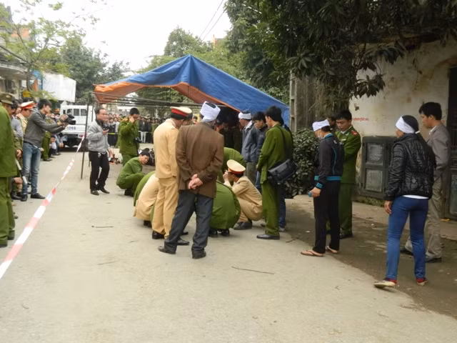 Chiều ngày 27/2, lực lượng công an tỉnh Phú Thọ đã xuống khám nghiệm hiện trường. Người thân nạn nhân và người dân địa phương hi vọng, với sự vào cuộc của cơ quan chức năng, sự việc sớm được làm sáng tỏ.