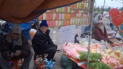 Xuất hiện nhiều trò chơi bạo lực như trò phi tiêu, bắn súng kiểu Úc.