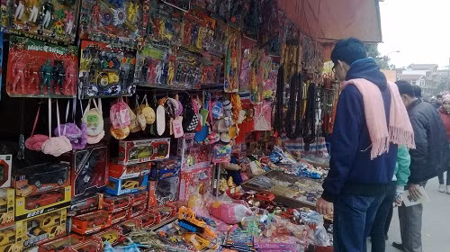 Đồ chơi Trung Quốc bán tràn lan.