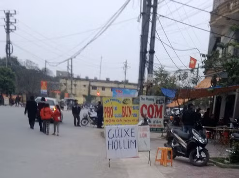 Bãi gửi xe mọc lên khắp nơi, đua nhau chặt chém.