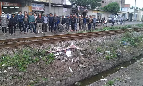 Tai nan duong sat tai Hai Duong khi di bo qua duong