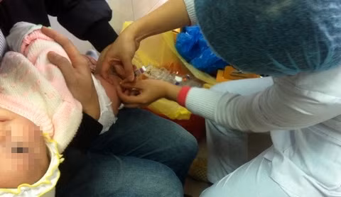 Tiêm vắc xin là biện pháp tốt nhất để phòng và chống bệnh sởi.