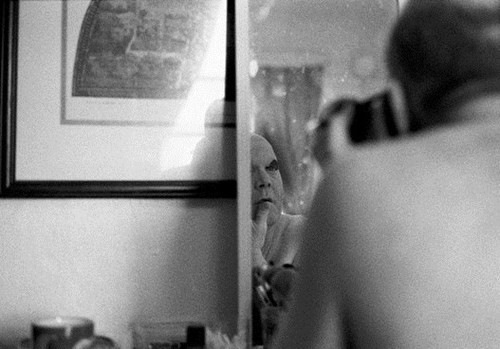  Chính vì thế, nhiếp ảnh gia James Hosking đã thực hiện một dự án phim tài liệu và ảnh người chuyển giới lớn tuổi, nói về cuộc sống của 3 người biểu diễn chuyển giới (từ gốc: Drag queen) nhằm đưa ra góc nhìn mới lạ về nhóm thiểu số này. 