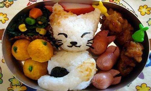 Món ăn nhiều màu sắc kích thích sự thèm ăn của trẻ