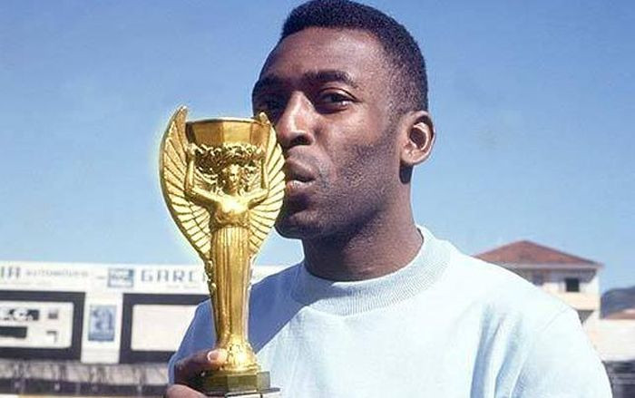 Cúp Jules Rimet được trao từ 1930 đến 1970. Tên gọi ban đầu của cúp đầu tiên là Chiến thắng (Victory), nhưng sau đó được đổi tên để tôn vinh cựu chủ tịch của FIFA Jules Rimet.