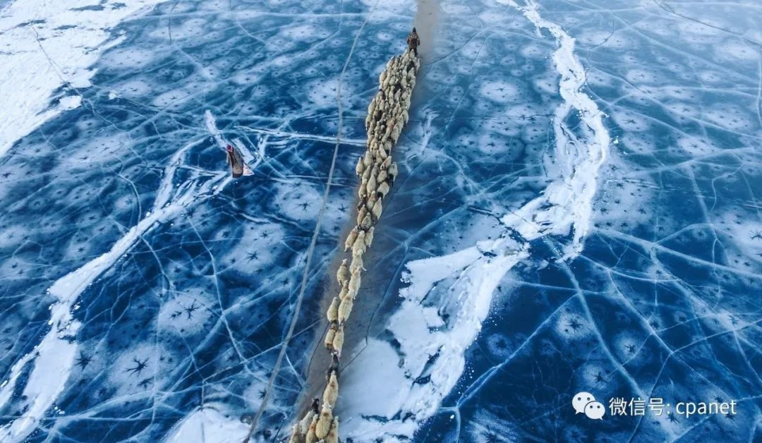 Điều kiện khắc nghiệt khiến ít người chọn sống tại Tuiwa. Hiện nay, chỉ có khoảng 100 người đang sống tại làng này. Họ chủ yếu sống bằng nghề chăn nuôi gia súc. Ảnh: Cpanet.