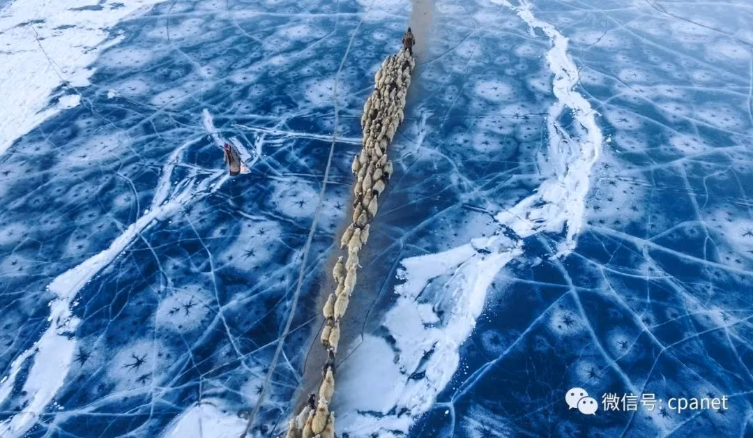 Điều kiện khắc nghiệt khiến ít người chọn sống tại Tuiwa. Hiện nay, chỉ có khoảng 100 người đang sống tại làng này. Họ chủ yếu sống bằng nghề chăn nuôi gia súc. Ảnh: Cpanet.