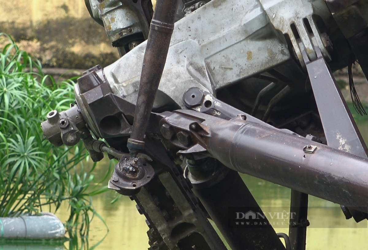 Về phần tổ lái chiếc B-52 bị bắn rơi ngày 27/12/1972 xuống Ngọc Hà, theo tài liệu trao trả tù binh ngày 18/2/1973 tại sân bay Gia Lâm giữa ta và Mỹ, gồm 6 phi công. 4 phi công bị bắt sống, 2 phi công đã chết.