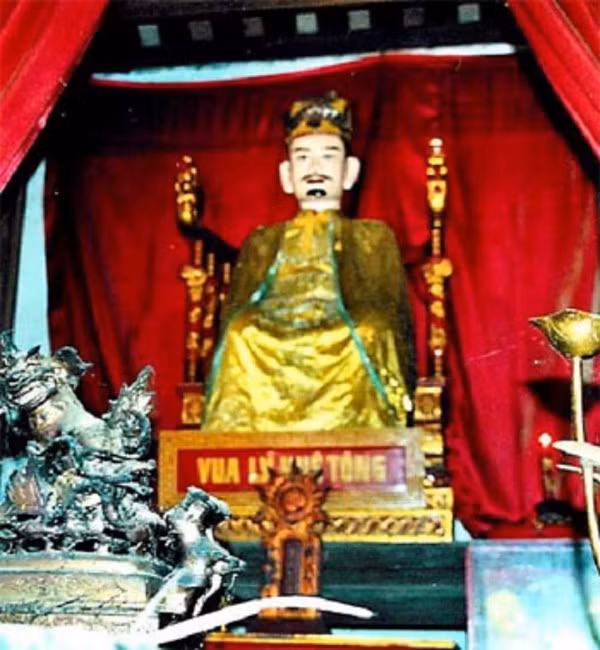 Tượng vua Lý Huệ Tông.